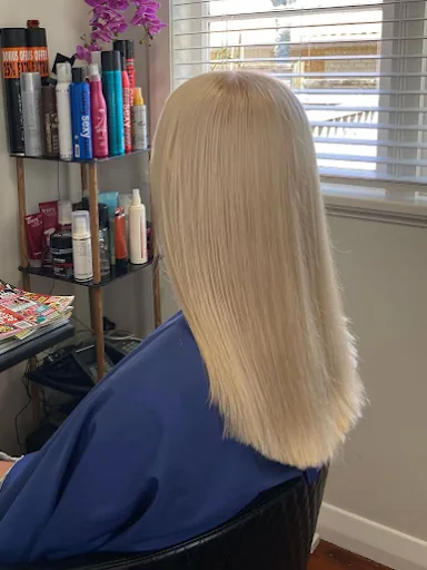 Long platinum blonde hair, even in tone from root to end
